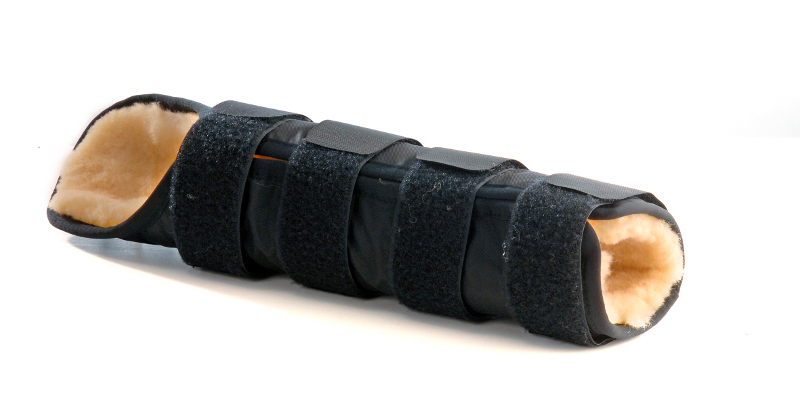 Christ Lammfell Schweifschoner Warmblut schwarz/natur